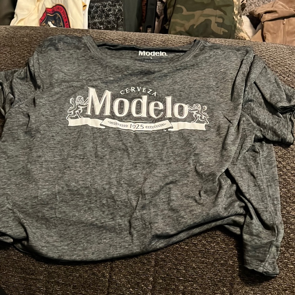 Modelo crop top.